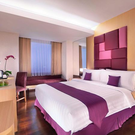 Quest Hotel Darmo - Surabaya By Aston Экстерьер фото