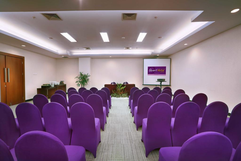 Quest Hotel Darmo - Surabaya By Aston Экстерьер фото