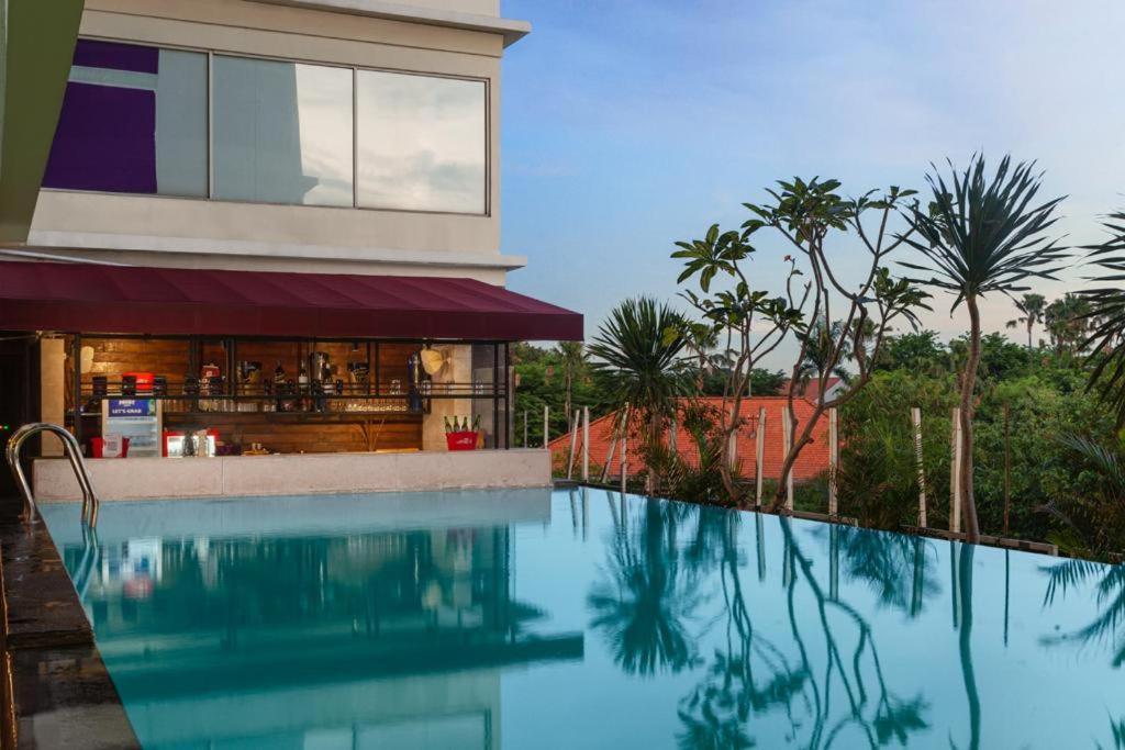 Quest Hotel Darmo - Surabaya By Aston Экстерьер фото