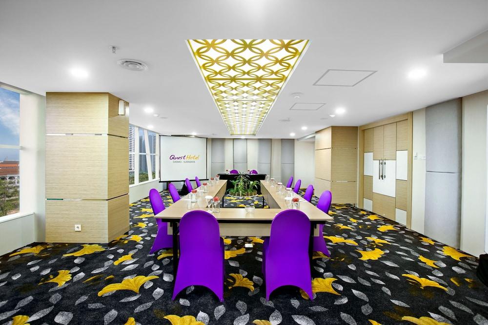 Quest Hotel Darmo - Surabaya By Aston Экстерьер фото