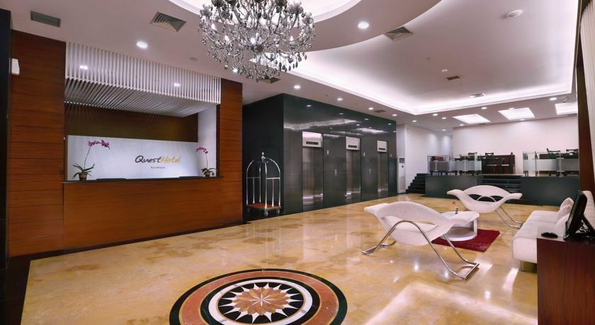 Quest Hotel Darmo - Surabaya By Aston Экстерьер фото