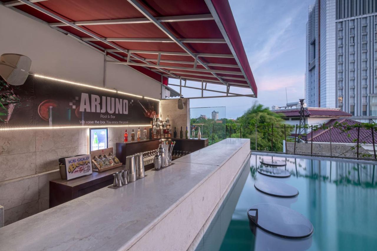 Quest Hotel Darmo - Surabaya By Aston Экстерьер фото