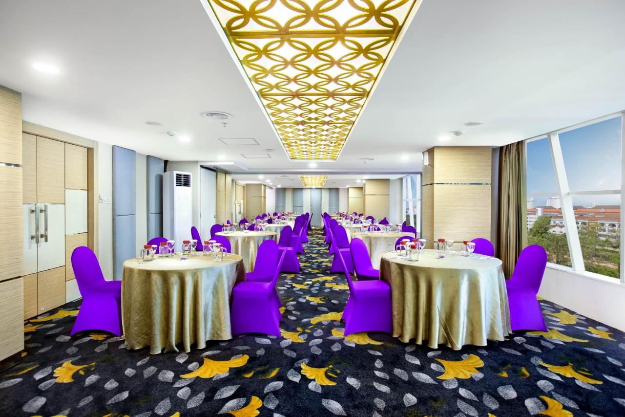 Quest Hotel Darmo - Surabaya By Aston Экстерьер фото