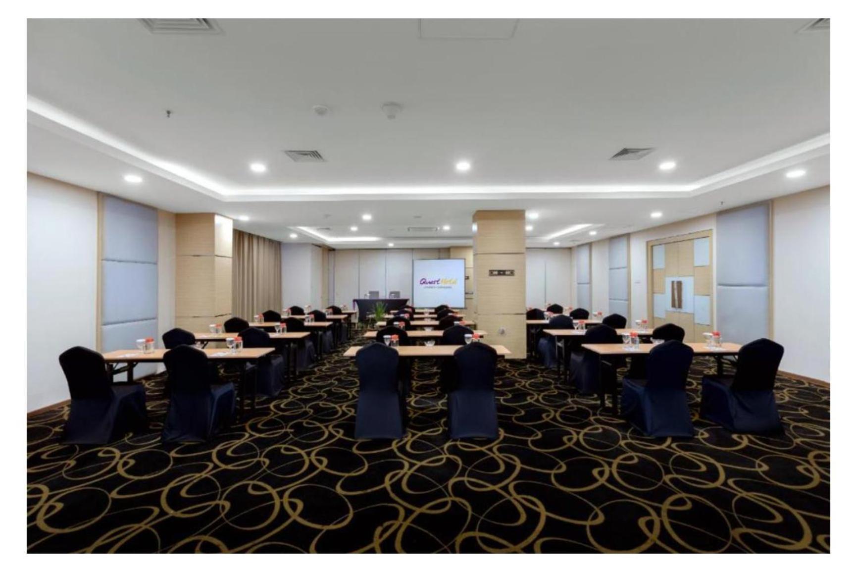 Quest Hotel Darmo - Surabaya By Aston Экстерьер фото