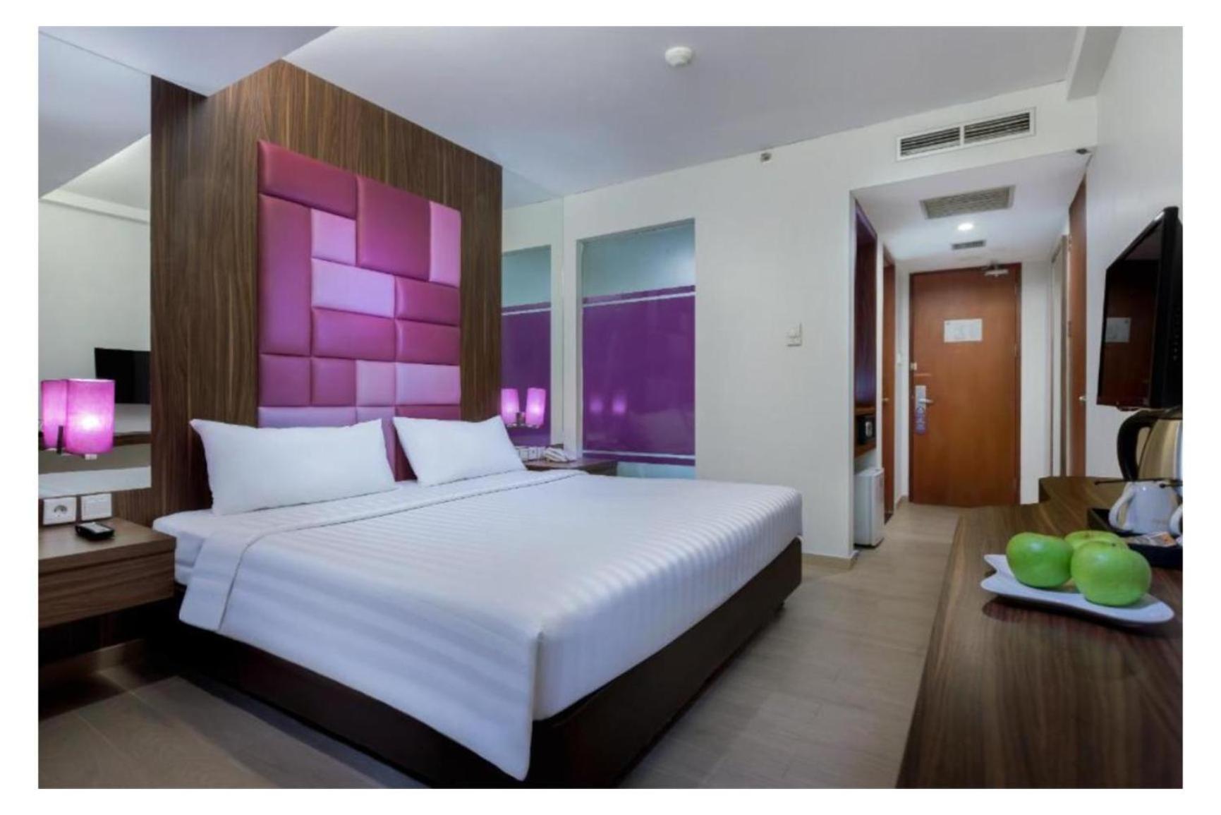 Quest Hotel Darmo - Surabaya By Aston Экстерьер фото