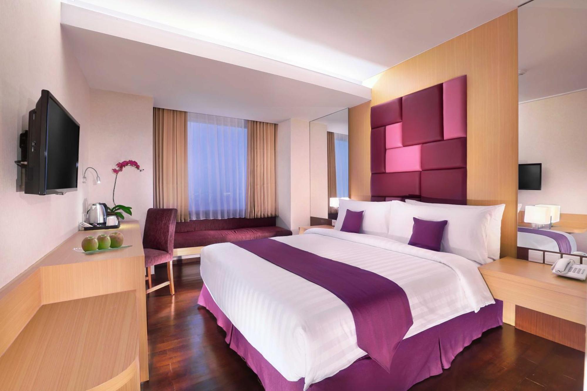 Quest Hotel Darmo - Surabaya By Aston Экстерьер фото
