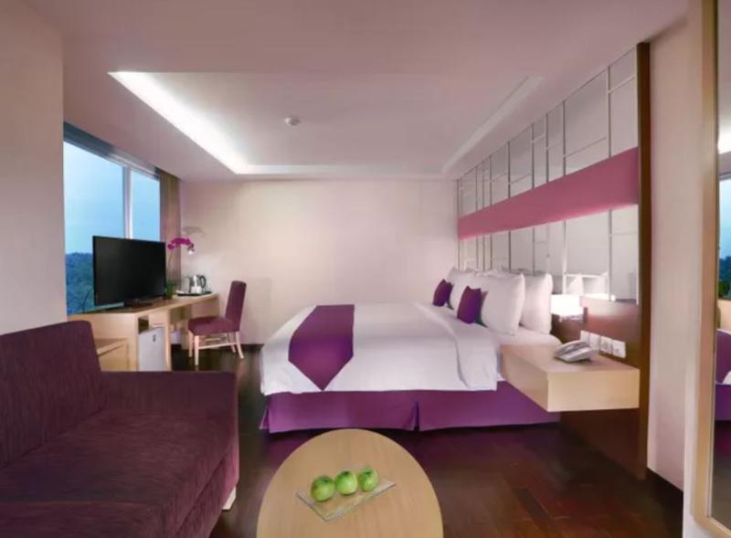 Quest Hotel Darmo - Surabaya By Aston Экстерьер фото